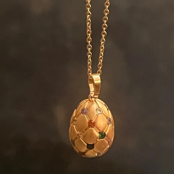 Elegant Rose Gold Egg Pendant Necklace with Multicolor Gems - Picture 4 of 10